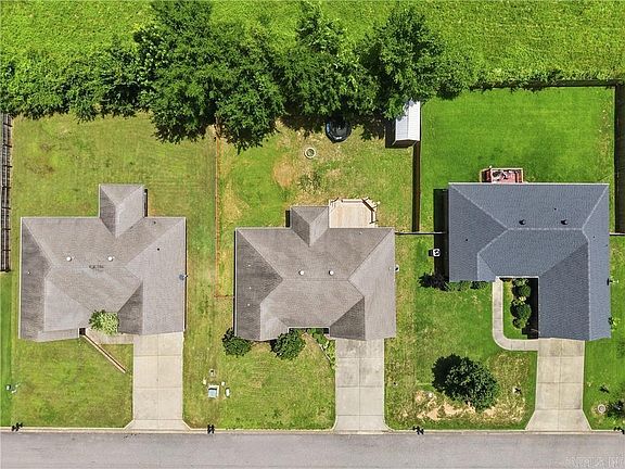 4th image of 3958 Hemlock Ln