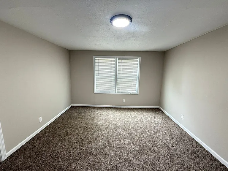 20531 Moenart St — Photo 9