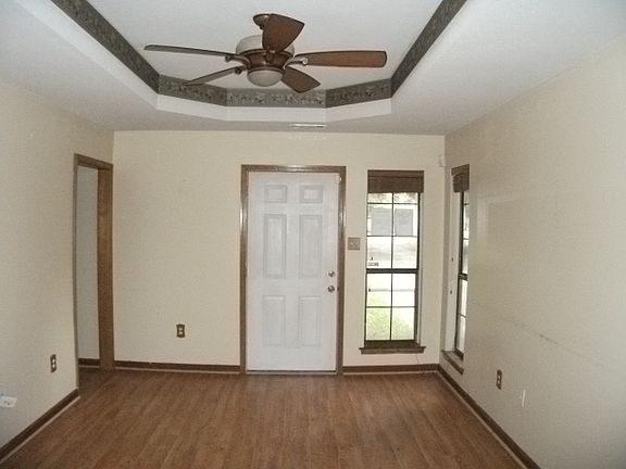 2nd image of 4023 Oakland Dr