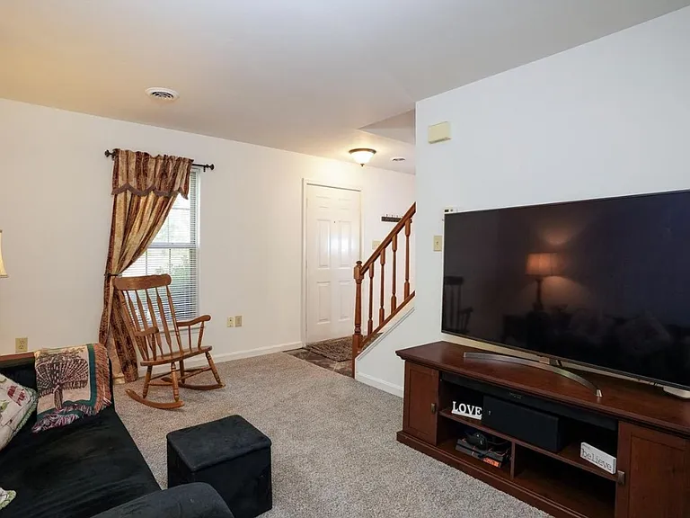 900 Skyview Dr — Photo 10