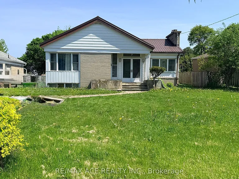 7 Dennett Dr #MAIN — Photo 1