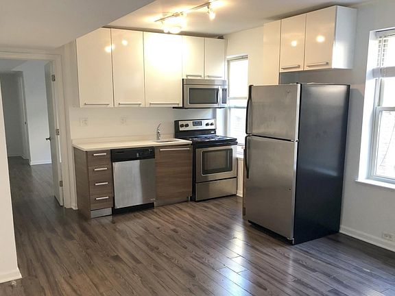 3rd image of 920 W Carmen Ave #3H