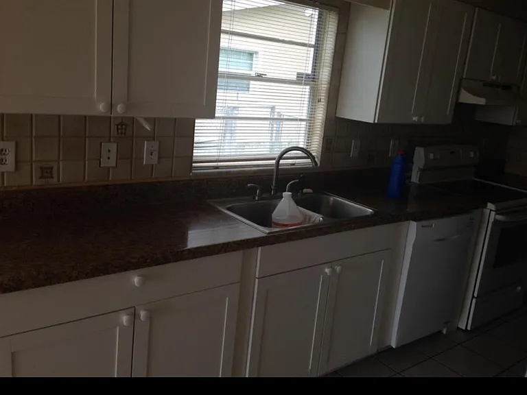 2402 Virginia Dr — Photo 8