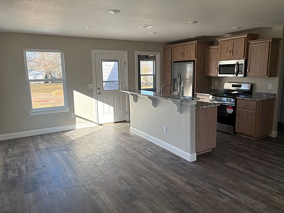 5th image of 620 N Ball St