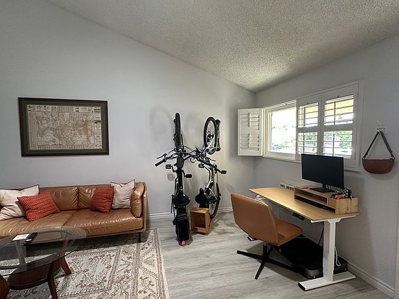 5th image of 4032 Centre St #5E