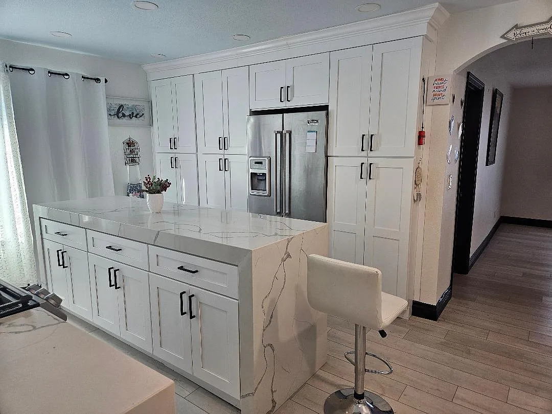 4 bed, 3.0 bath, 3300 sqft, $1,932 — Photo 4