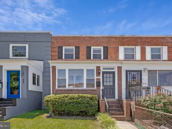 241 Lynhaven Dr, Alexandria, VA 22305