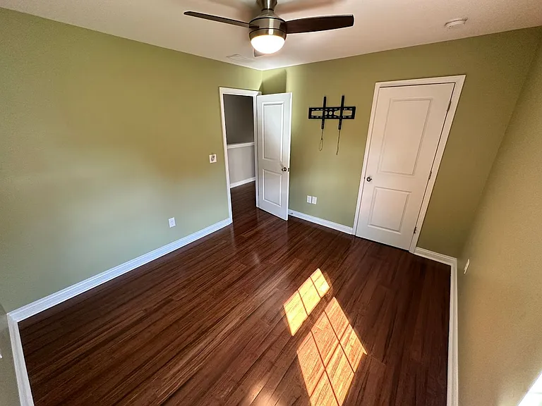 408 Cunningham Ln — Photo 22