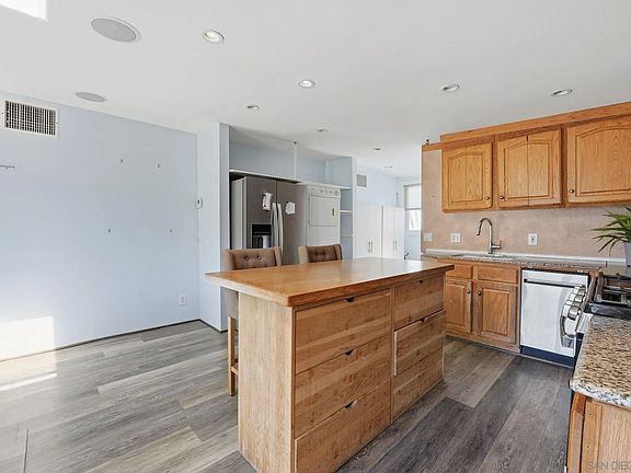 4th image of 155 W Jason St Space 18
