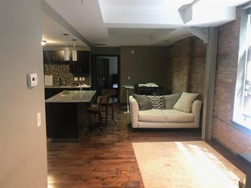 2 bed, 2.0 bath, 1051 sqft, $2,200 — Photo 2