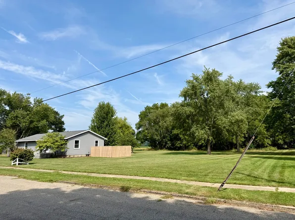240 Sherman St, Bronson, MI 49028