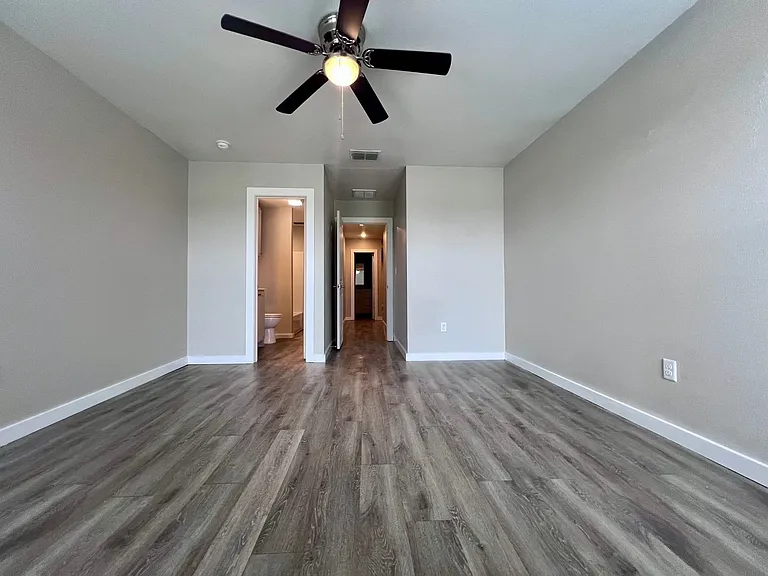 5726 Lehigh St — Photo 14