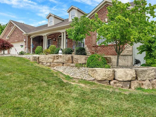 1001 Walnut Ter, High Ridge, MO 63049