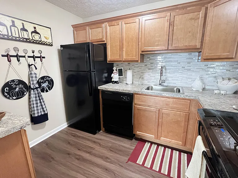 Fox Run Apartments — Photo 22