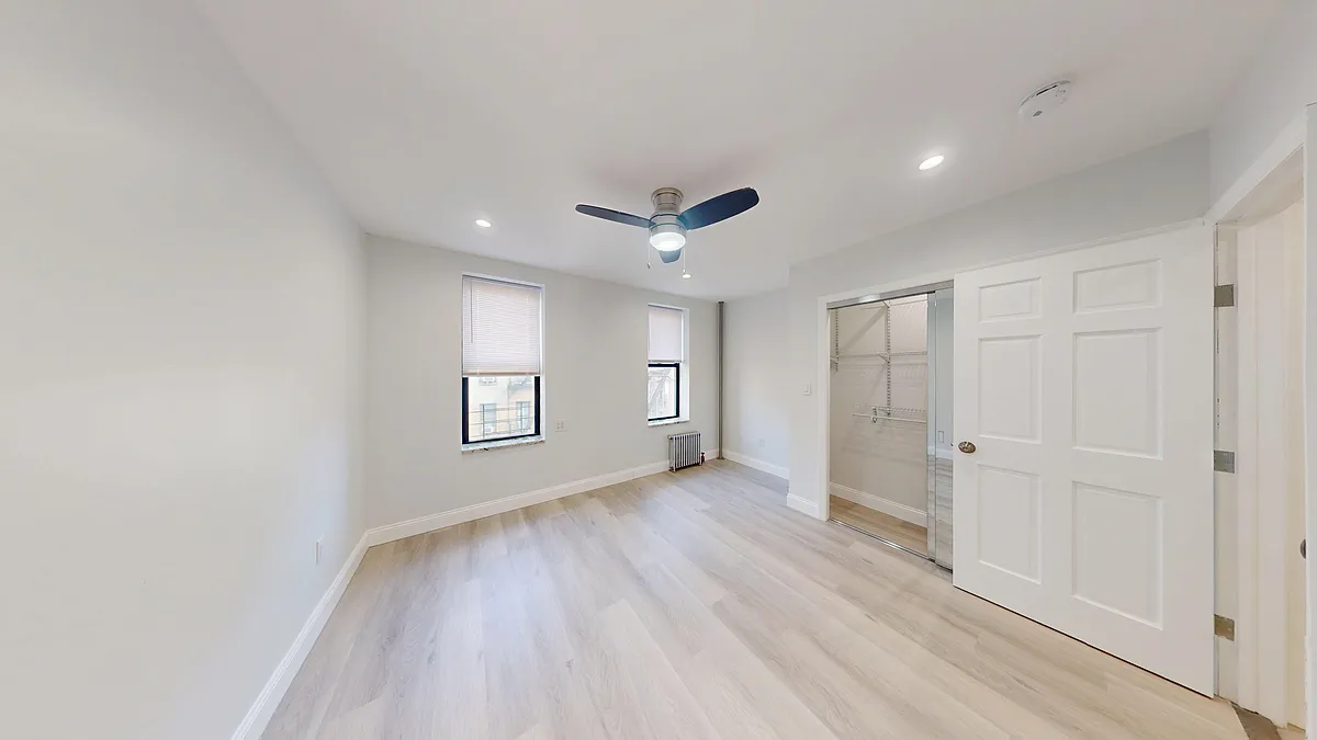 Building Photo - 611 W 196th St #5E