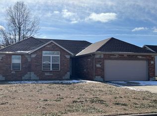 4590 W University St, Springfield, MO 65802