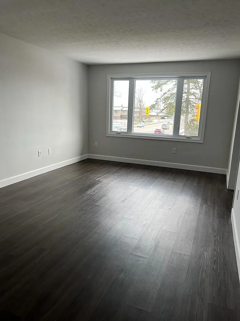 24 Fairview Ave — Photo 4