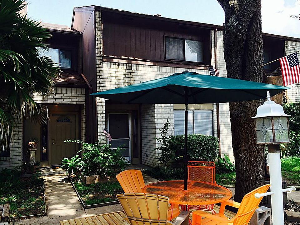 Spacious 2-2 1/2 Townhome
