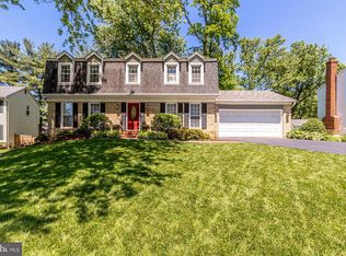 202 Paris Ct SW, Vienna, VA 22180