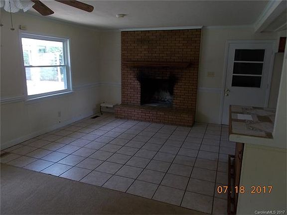 3rd image of 210 Briarwood Lake Dr