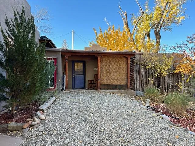 104 Avenida De Velasquez — Photo 6