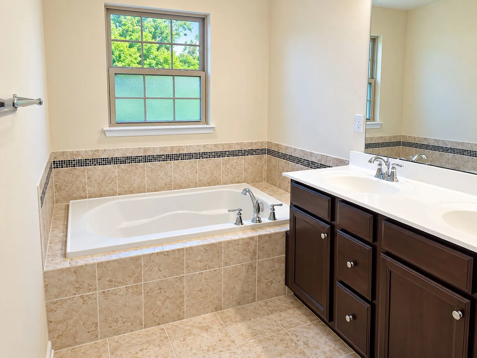1813 Evergreen Drive - 1 — Photo 3