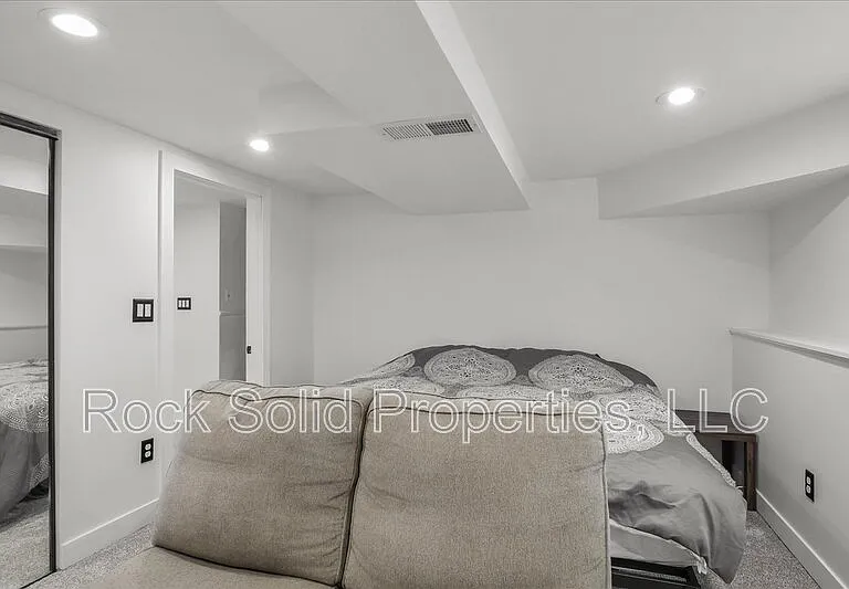 1039 Melton St — Photo 38
