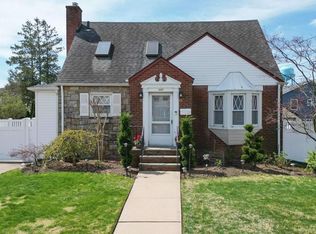1067 Hancock Ave, Franklin Square, NY 11010