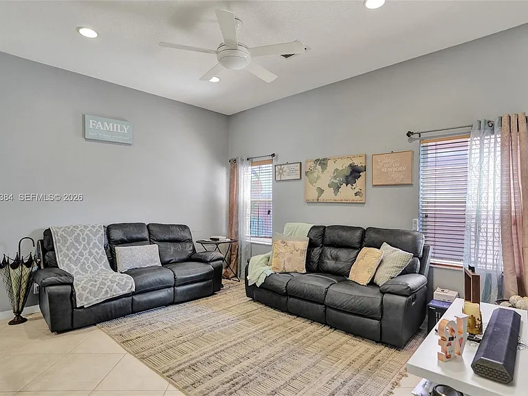 4219 Sabal Ridge Cir — Photo 14