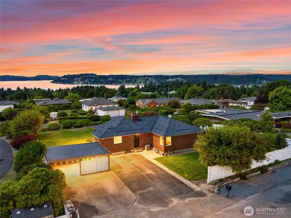 933 S Mountain View Avenue, Tacoma, WA 98465