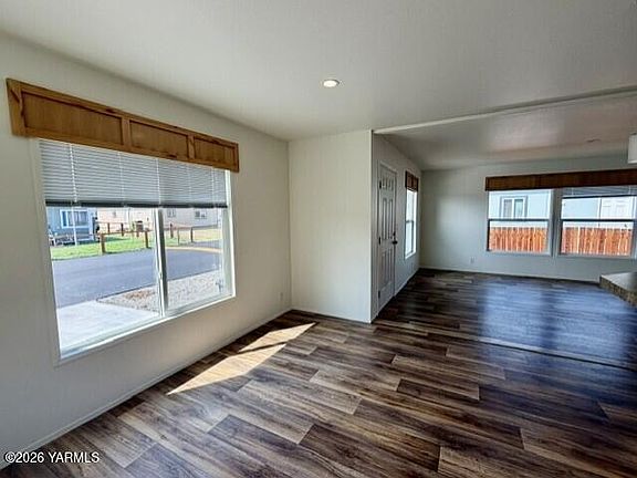 4th image of 2802 S 5th Ave Unit 19