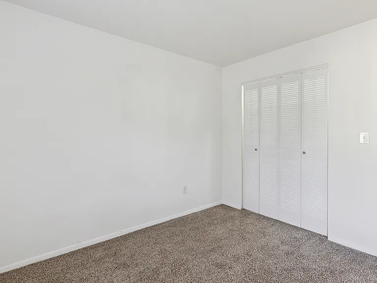Fairway Club Apartments — Photo 52