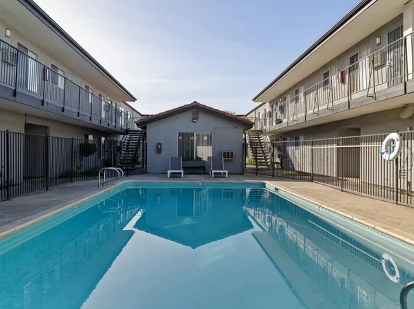 Valle at 9121 Kenwood