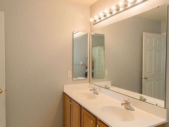 5th image of 38 Echowood Dr