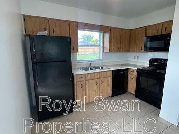 4th image of 3135 Maine Ave
