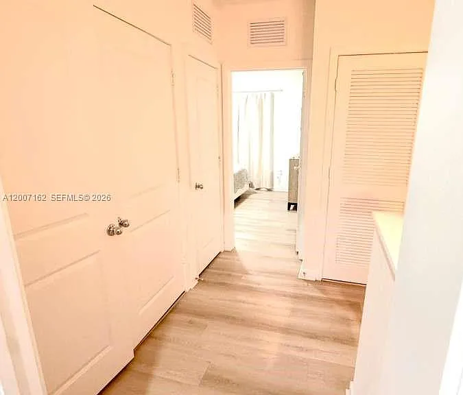 470 NE 12th St — Photo 16