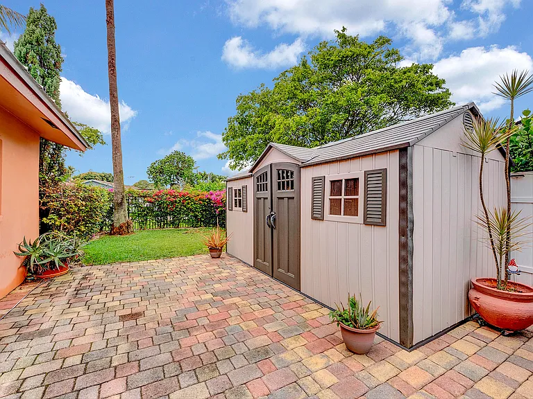 661 Eagle Cir — Photo 37