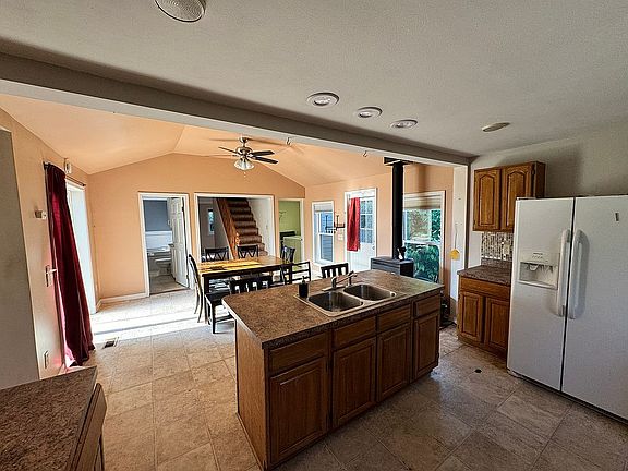 5th image of 3223 Amber Rd