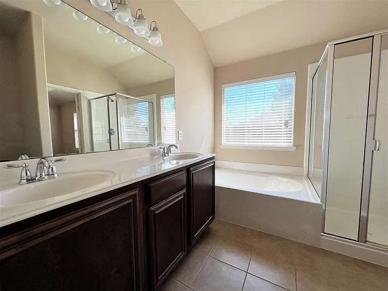9605 Straightaway Dr — Photo 8