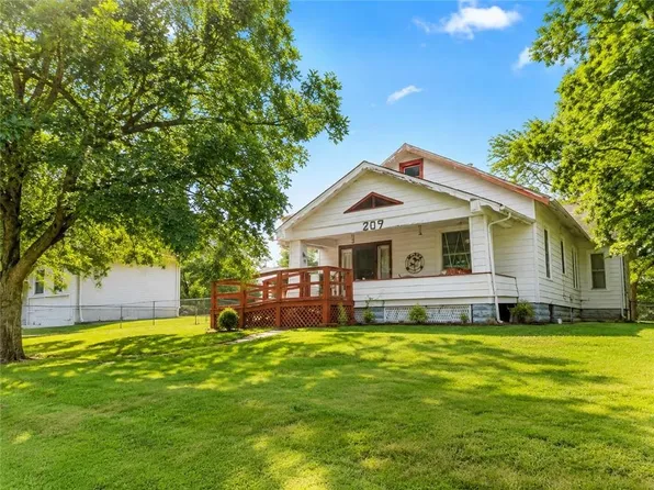 209 Maple St, Lathrop, MO 64465