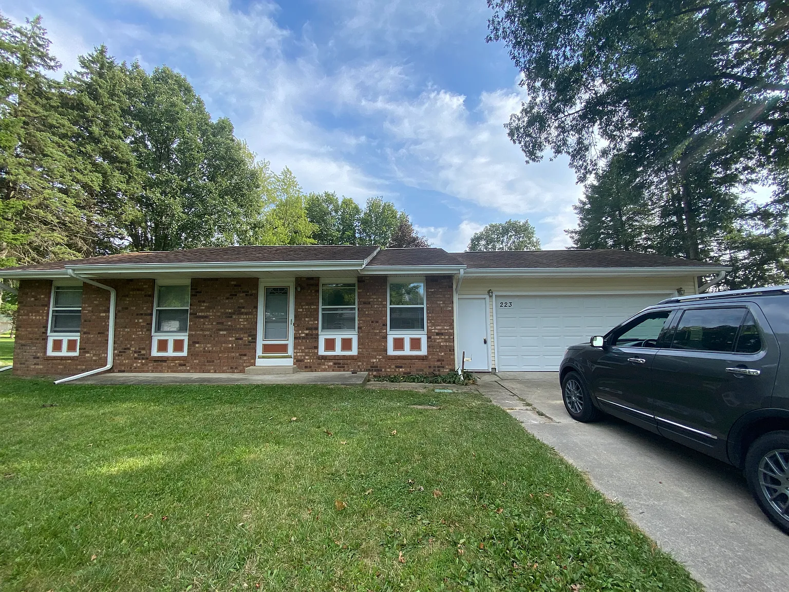 223 Hawthorne St — Photo 1