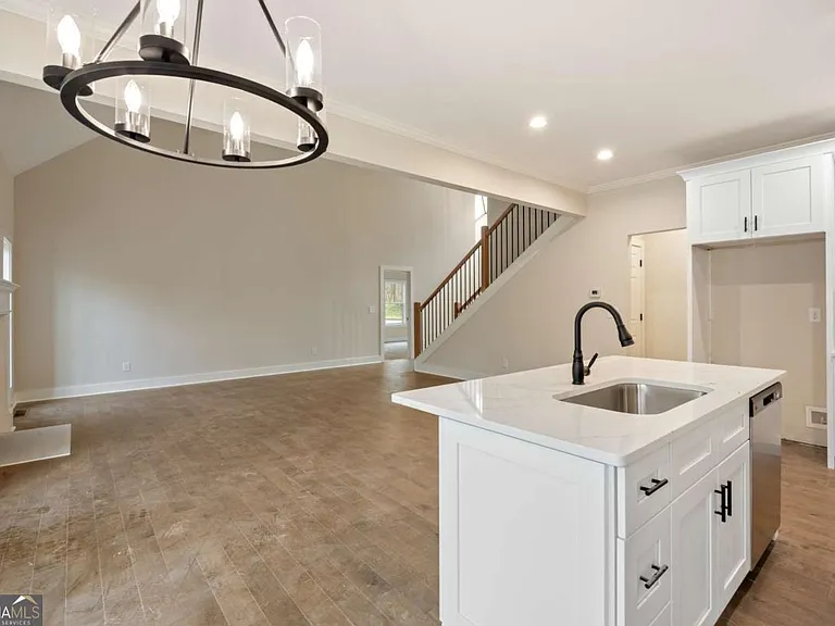 370 Ansley Dr — Photo 20