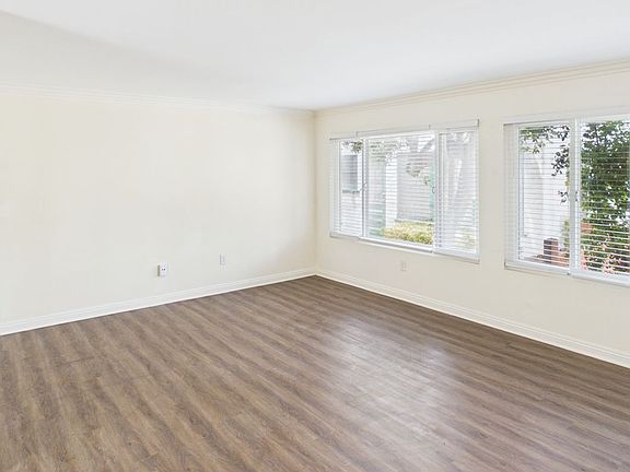 4th image of 1120 Pacific Beach Dr Unit 2
