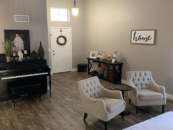 4th image of 2112 N Santiana Pl