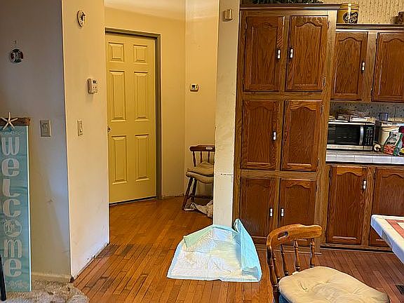 2nd image of 2829 Hart Rd