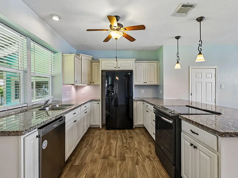 5709 Maco St — Photo 11