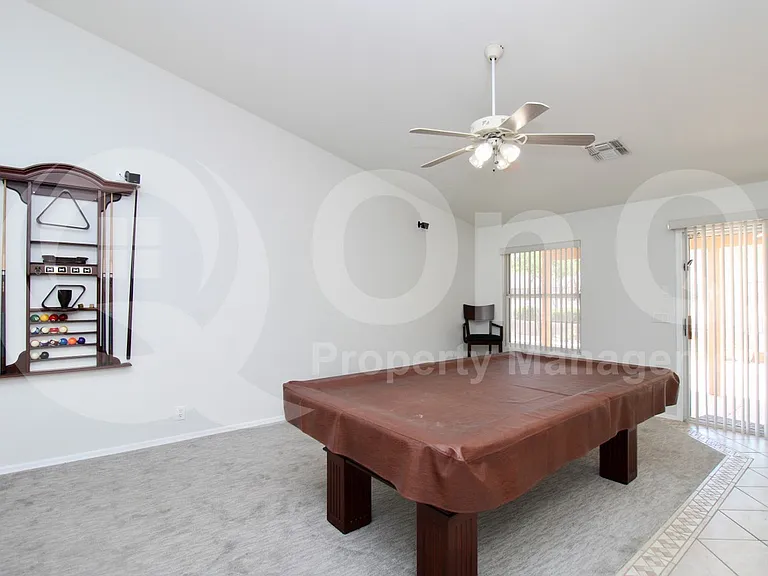 913 E Gary Ln — Photo 5