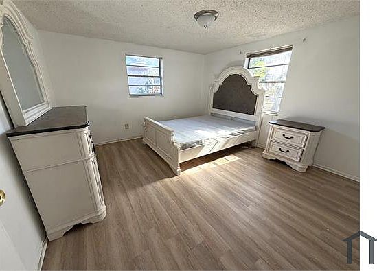 4th image of 2225 E 133rd Ave