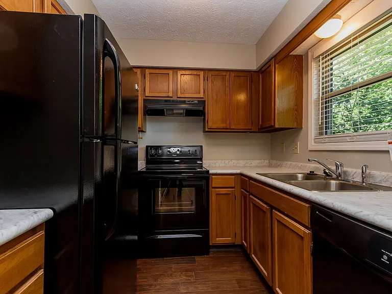 7665 Geist Estates Dr — Photo 8