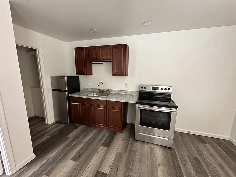 5-5 Dietrich Ave — Photo 6